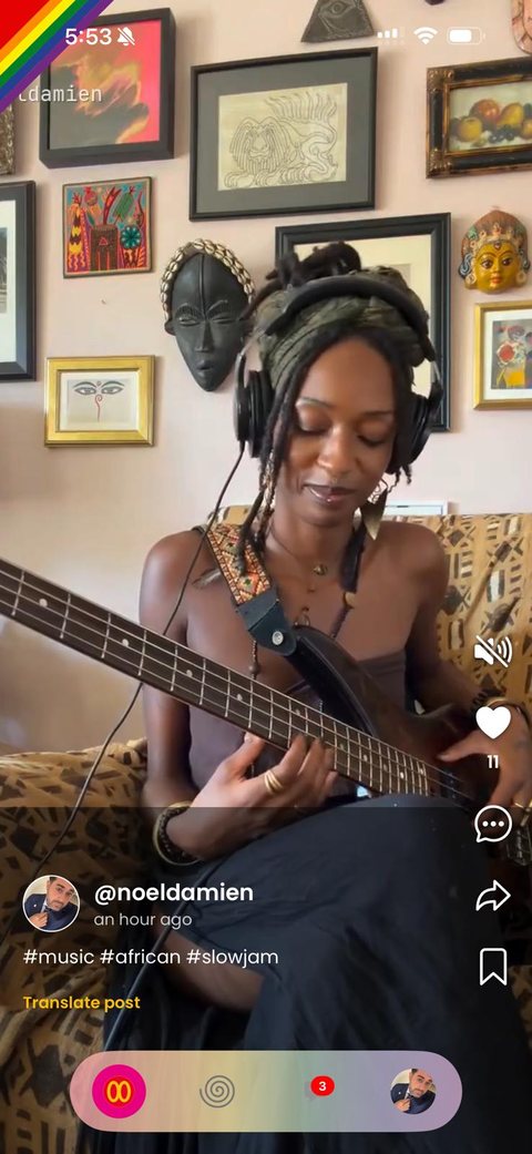 Full-screen social video